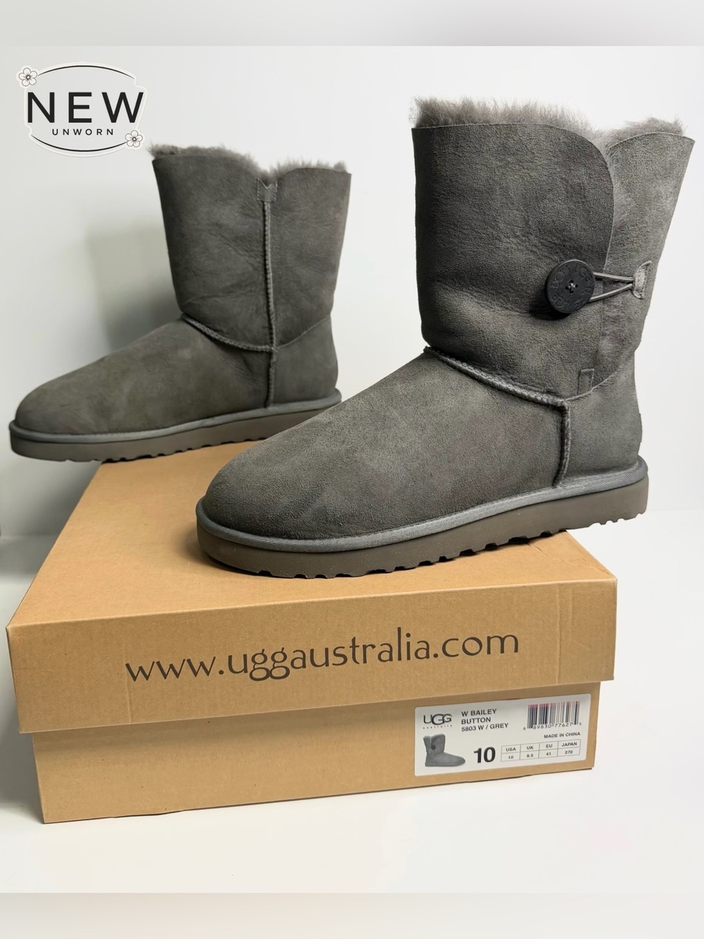 NEW UGG BAILEY BUTTON GREY SHORT BOOT Size 10M in original Box